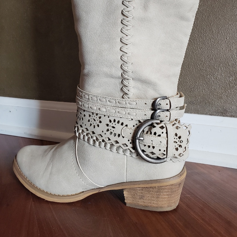 Not Rated Western Style Boot - Picture 5 of 6